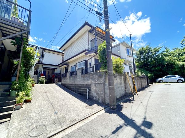 鶴見区獅子ケ谷1丁目(古家付き土地) 前面道路含む外観 鶴見区獅子ケ谷1丁目(古家付き土地) 前面道路含む外観