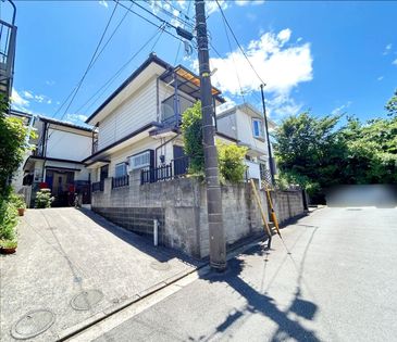 鶴見区獅子ケ谷1丁目(古家付き土地) 前面道路含む外観