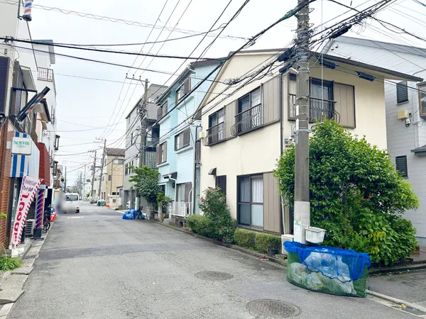 北東側前面道路