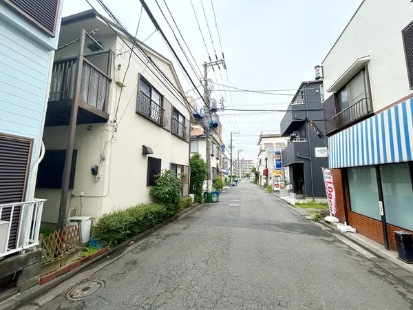 北東側前面道路