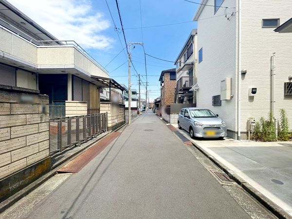 川崎区京町2丁目(新築戸建)2号棟 前面道路含む外観 川崎区京町2丁目(新築戸建)2号棟 前面道路含む外観