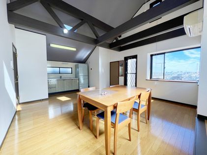 鶴見区上末吉1丁目(戸建)【車3台駐車可】 リビング