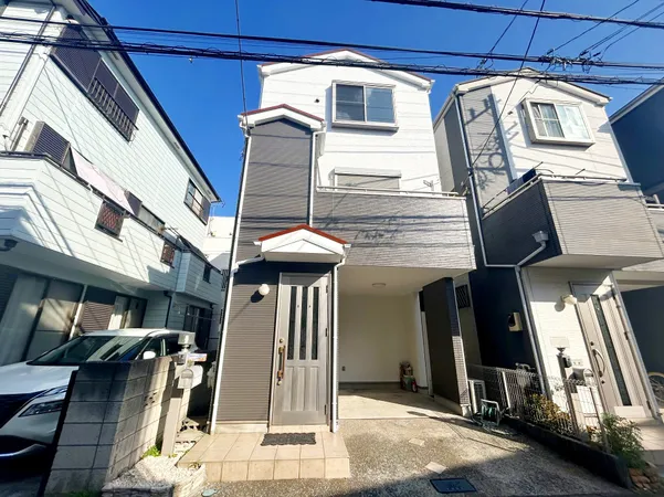 【鶴見区朝日町1丁目(戸建)】JR鶴見線「安善」駅徒歩7分。通勤・通学や公共交通機関を利用してのお出かけに便利な立地です。