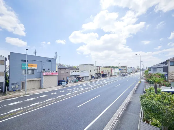 【住戸からの眺望】目の前の視界を遮る大きな建物が隣接していないため、ゆったりとした眺望を楽しむことができます。