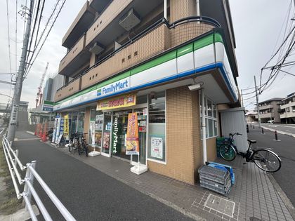 ファミリーマート花月総持寺駅前店（約140ｍ）