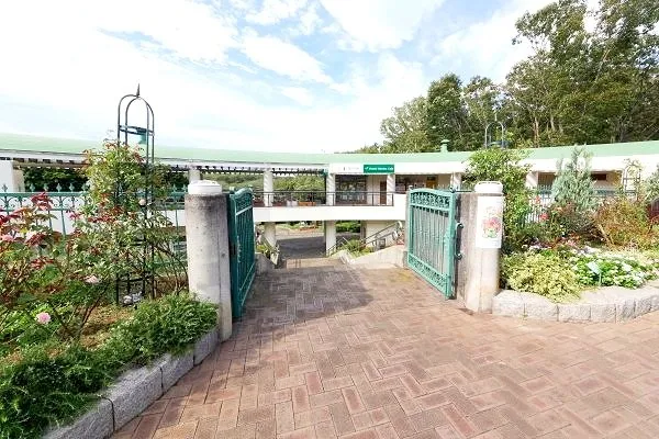 根岸森林公園まで徒歩2分（約１３０ｍ）