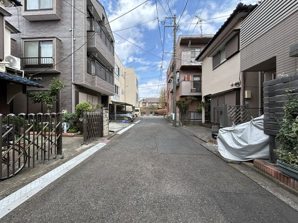 前面道路含む外観