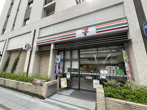 徒歩1分。