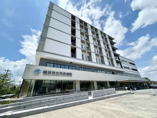 徒歩11分。許可病床数は650床。34の診療科目が設けられています。15室の手術室が備わり、高度な医療と先進的な手術が行われています。初診受付時間/8:00～11:00