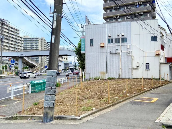 相模鉄道本線 西横浜駅 徒歩6分、横須賀線 保土ケ谷駅 徒歩10分／2024年7月撮影