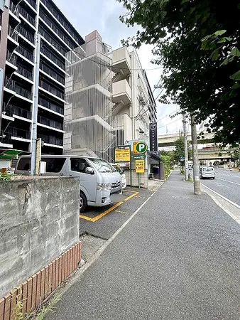 視認性の高い場所に位置し、住宅だけでなく、事務所・店舗などに適しています