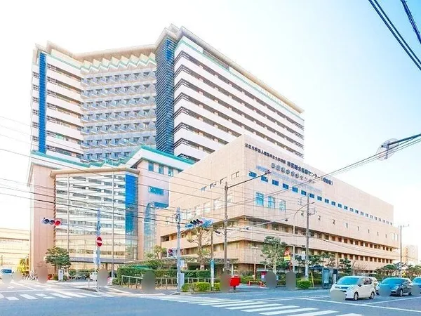 徒歩12分。救急医療に対応している他、「地域医療支援病院」として地域の医療機関と連携し、地域全体の医療の向上や、より良い医療の提供などの役割を担った病院です。