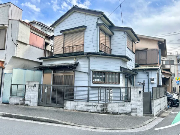 【南区西中町3丁目】京急本線「黄金町」駅まで徒歩5分、「南太田」駅まで徒歩8分。毎日の通勤・通学はもちろん、公共機関を利用してのお出かけにも便利な立地です。