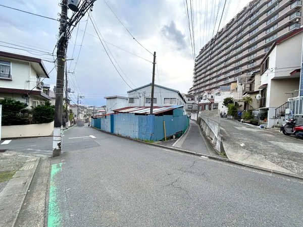 現地