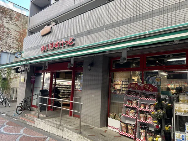 徒歩5分。