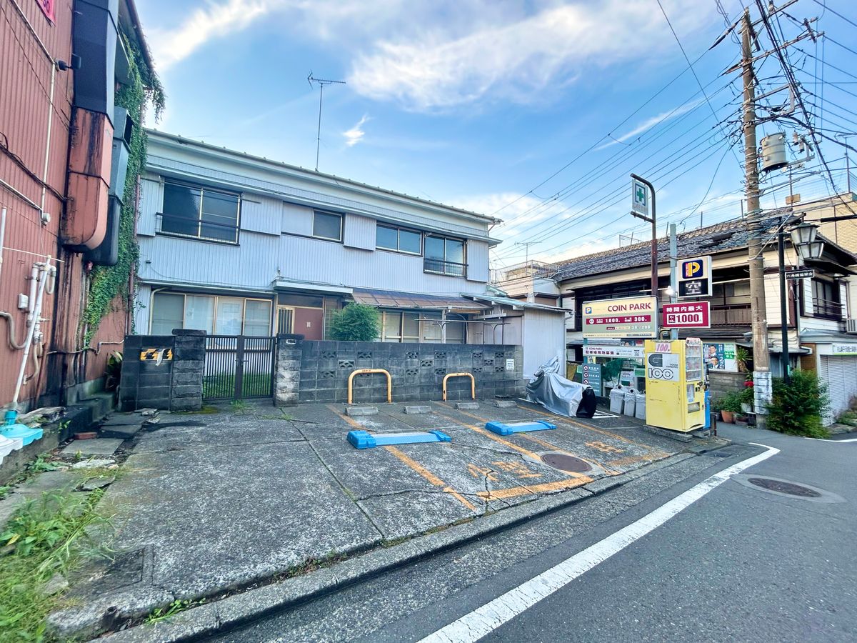 前面道路含む外観