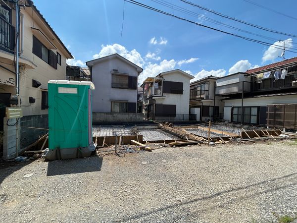 前面道路含む外観