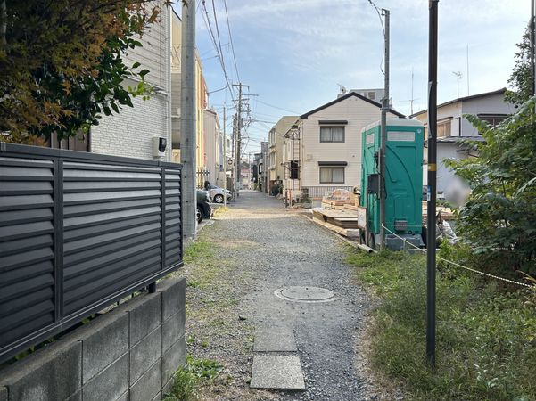 神奈川区六角橋1丁目(新築戸建) 前面道路含む外観