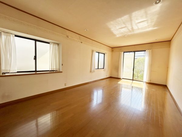 泉区緑園3丁目(戸建) リビング