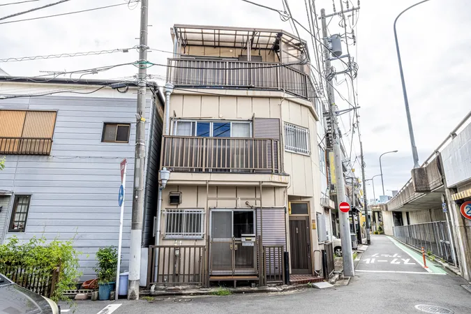 東南・北東の角地につき、陽当たり良く開放感ある立地