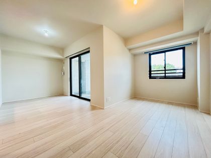 プレミスト横濱反町 リビング