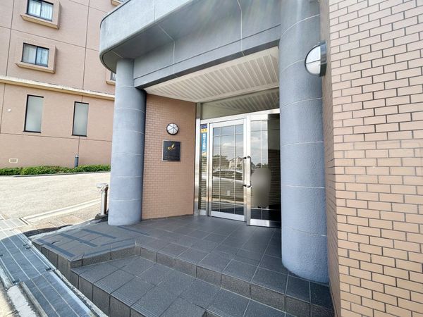 クレアヒルズ上星川 西棟 エントランス クレアヒルズ上星川 西棟 エントランス