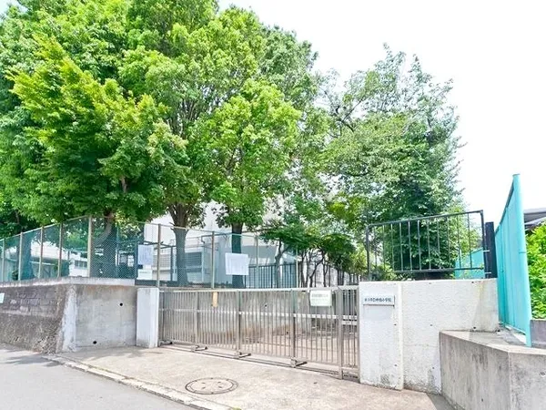 徒歩10分。