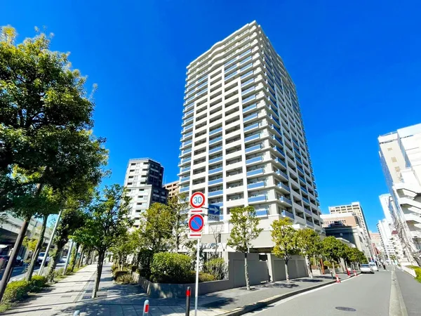 【グローリオタワー横浜元町】みなとみらい線「元町・中華街」駅徒歩1分、京浜東北・根岸線「石川町」駅徒歩11分