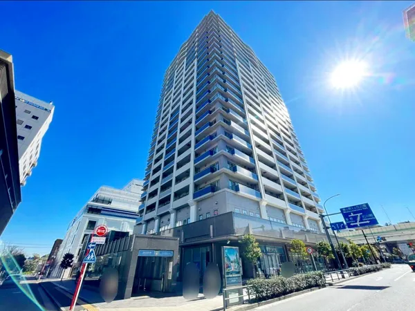 【外観】13階部分、2LDK住戸。ペットの飼育可能です(規約制限有)。