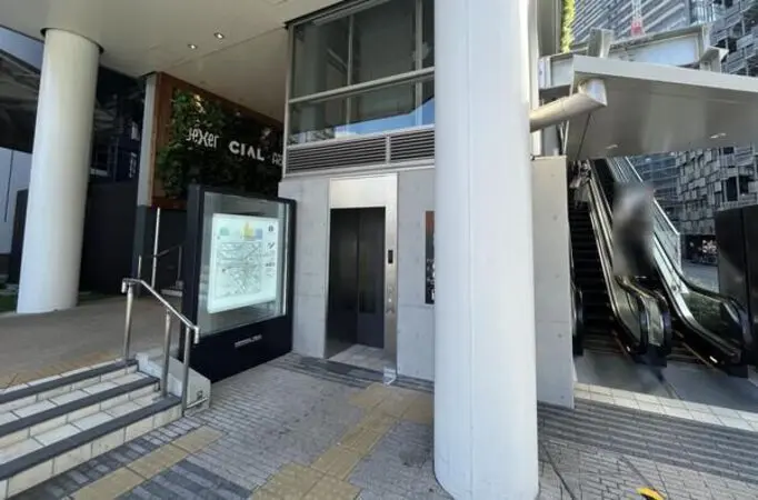 横浜駅に隣接する商業施設