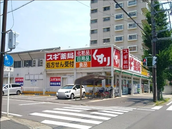 徒歩8分。