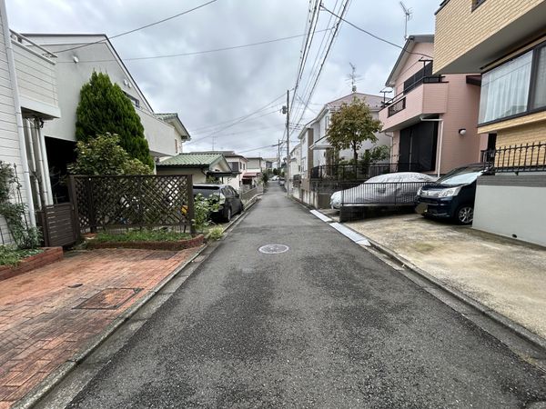 泉区白百合3丁目(土地) 前面道路含む外観