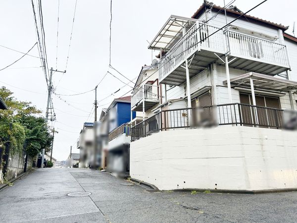 岡津町 戸建 前面道路含む外観 前面道路含む外観