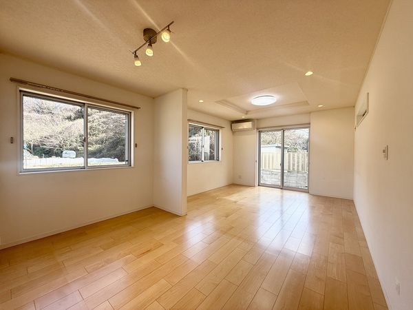 名瀬町 戸建 リビング