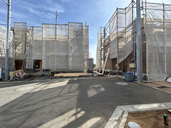 新橋町(新築戸建)8号棟 前面道路含む外観 新橋町(新築戸建)8号棟 前面道路含む外観
