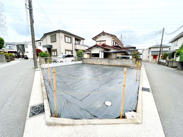 前面道路含む外観