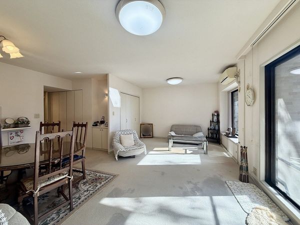 サン・ステージ緑園都市 西の街 3番館 リビング サン・ステージ緑園都市 西の街 3番館 リビング