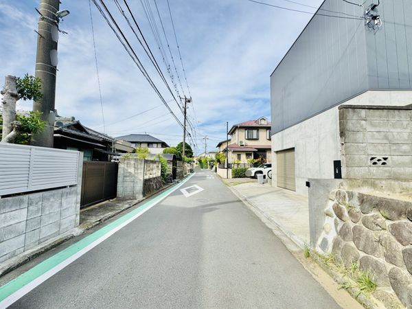 前面道路含む外観