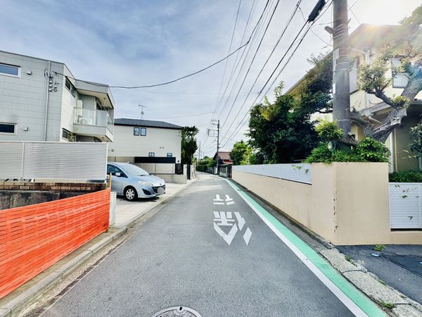 前面道路含む外観