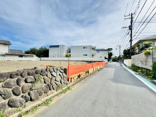 前面道路含む外観