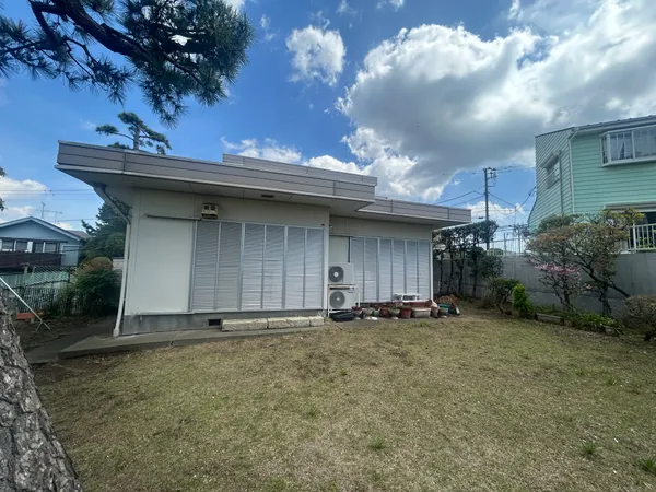 【現地土地写真】小学校や公園が身近に揃い、これから子育てをはじめられる世帯にもおすすめのロケーションです。