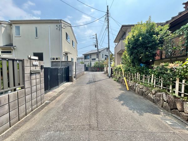 前面道路含む外観