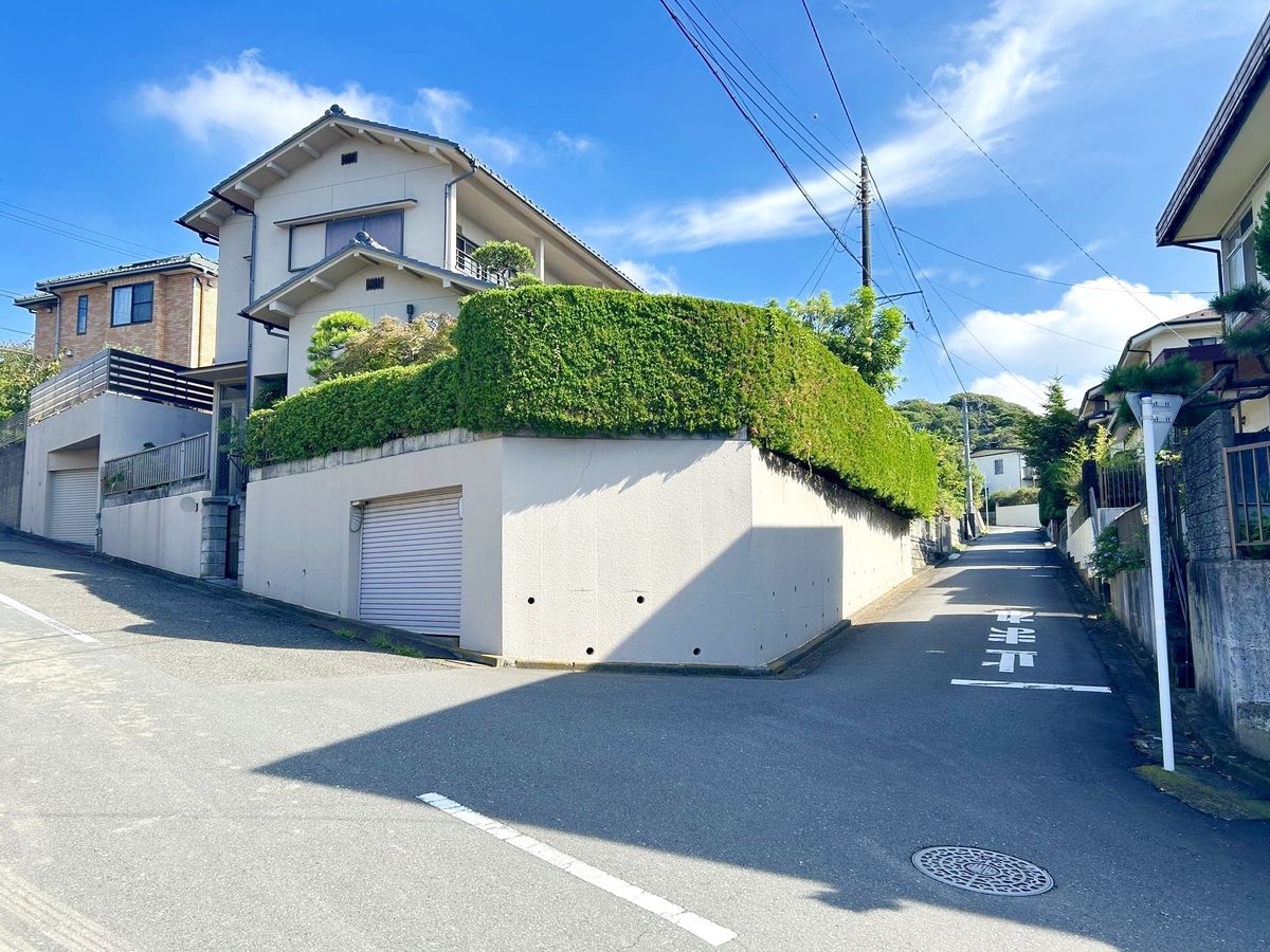 前面道路含む外観