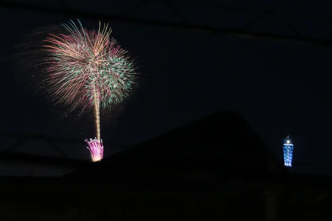 既存建物より江の島の花火を望む（季節・天候による）（2024年7月撮影)