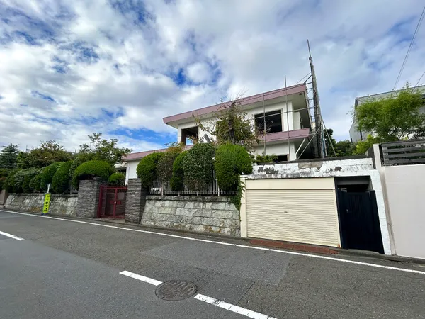 【現地写真】敷地面積はゆとりのある約157.14坪。間口約29.6ｍ。（撮影日：2025年10月23日）