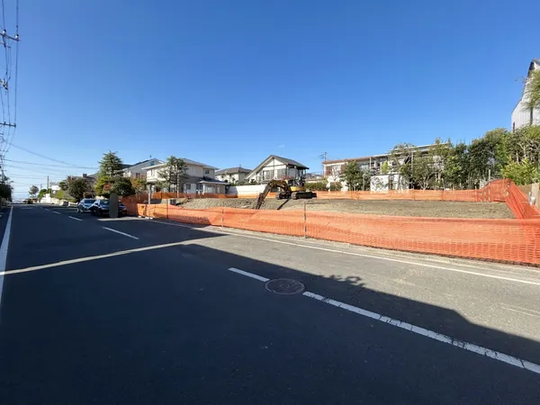 【現地写真】敷地面積はゆとりのある約157.14坪。間口約29.6ｍ。（撮影日：2025年12月1日）