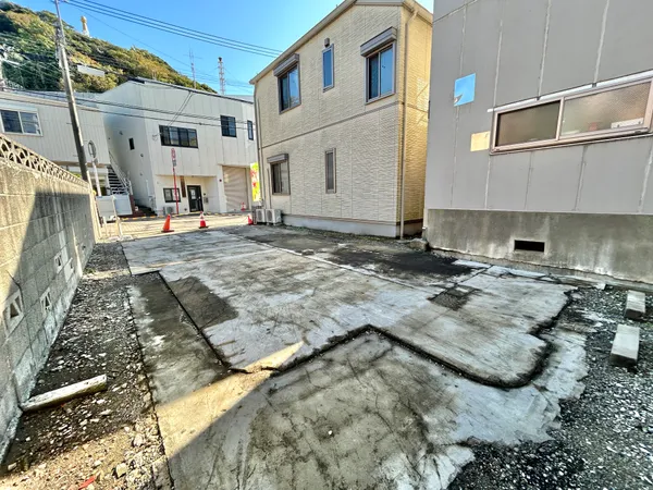 【現地写真】建ぺい率は80%、容積率200%です。建築可能な建物のボリュームなど、ご不明な点はお気軽にお問い合わせください。