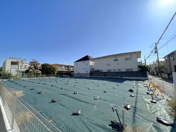 【現地写真】第一種低層住居専用地域内にあるため、周辺は穏やかな環境が広がっています。落ち着いた暮らしを叶えられるロケーションです。（撮影日：2025年11月8日）