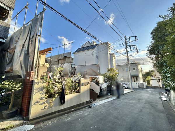 藤沢市鵠沼桜が岡4丁目 土地 前面道路含む外観 藤沢市鵠沼桜が岡4丁目 土地 前面道路含む外観