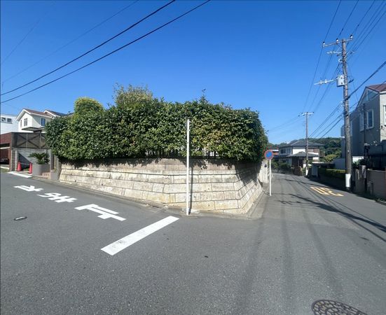 鎌倉市西鎌倉1丁目 土地 前面道路含む外観 鎌倉市西鎌倉1丁目 土地 前面道路含む外観